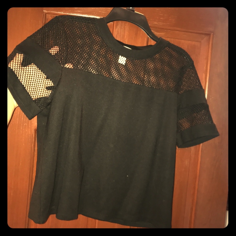 Black partially netted tee L
